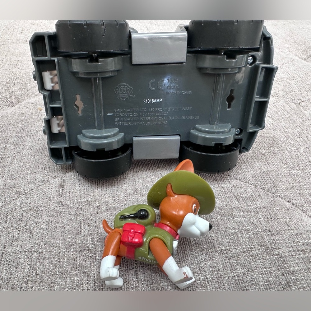 PAW PATROL COLLECTIBLE TRACKER PUP AND VEHICLE - Picture 4 of 4